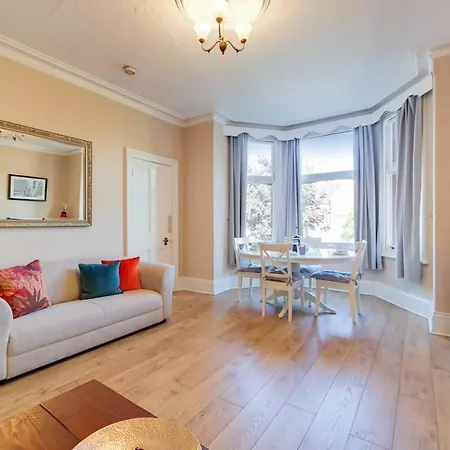 Spacious Ealing Broadway Apartment London Exterior photo
