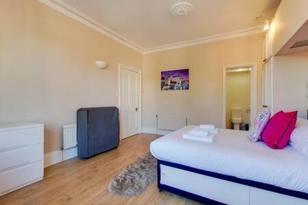 Spacious Ealing Broadway Апартаменты