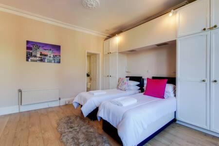 Spacious Ealing Broadway Апартаменты