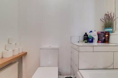 Spacious Ealing Broadway Лондон