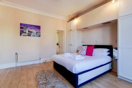 Апартаменты Spacious Ealing Broadway